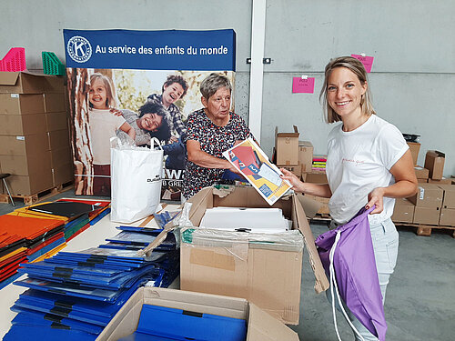 Photo: Hilti: Packing supporting goods for children