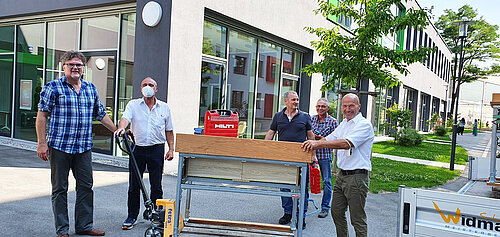 Photo: Hilti: Teammembers of Trägerkreis Junge Flüchtlinge e. V./SchlaU
