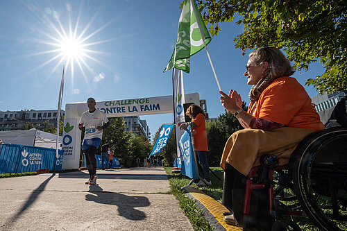 Photo: Hilti: Woman in wheelchair holding flag