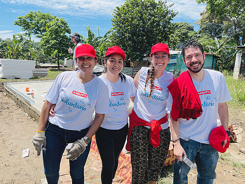 Photo: Hilti: Four People at a construction site in Panama