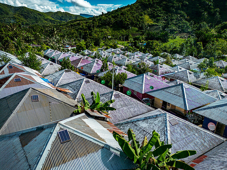 Photo: Hilti: Many houses in a tropical environment