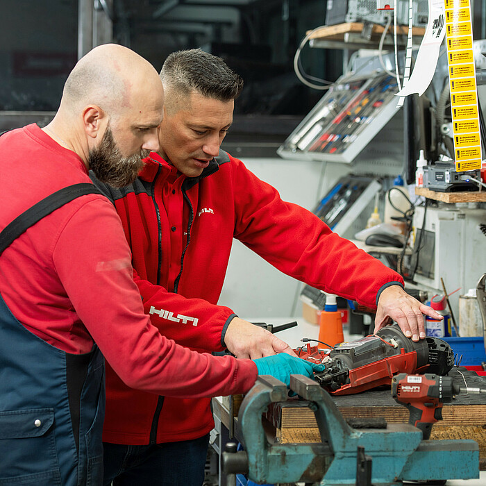 Photo: Hilti: Two people repairing in a factory