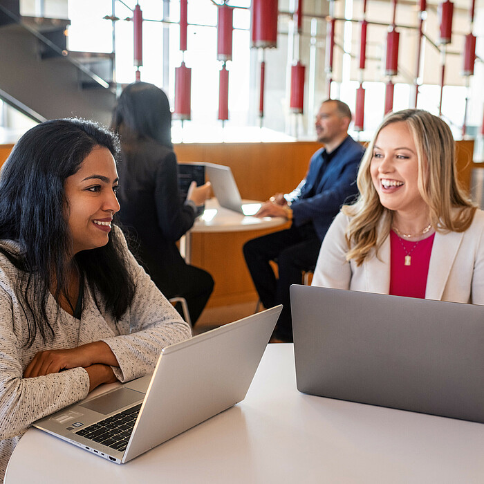 Photo: Hilti: Two people with a laptop smiling 