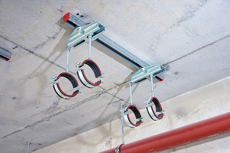 Photo: Hilti: MP-U-I quick-close pipe clamp, with MQ-41 channel