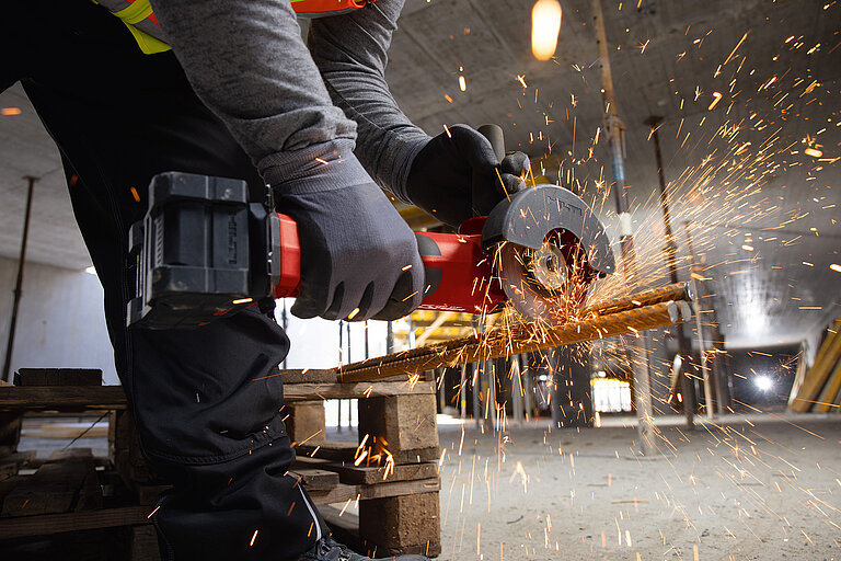 Photo: Hilti: Closeup, somebody working with a Hilti tool, cutting metal