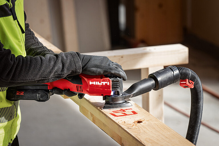 Photo: Hilti: Closeup, somebody holding a Hilti tool and working with it on wood