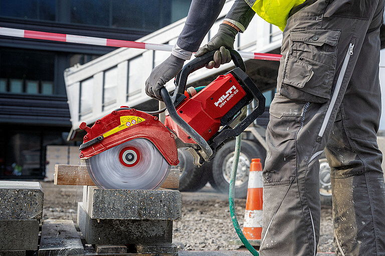 Photo: Hilti: Closeup of the Hilti saw while cutting stones
