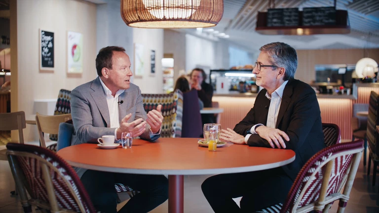 Photo: Hilti: CEO Jahangir Doongaji and Chairman of the Board of Directors Christoph Loos conversing at the table