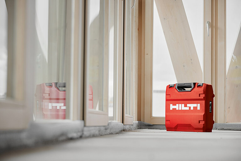 Photo: Hilti: A red Hilti case on the floor, reflection in the glass window